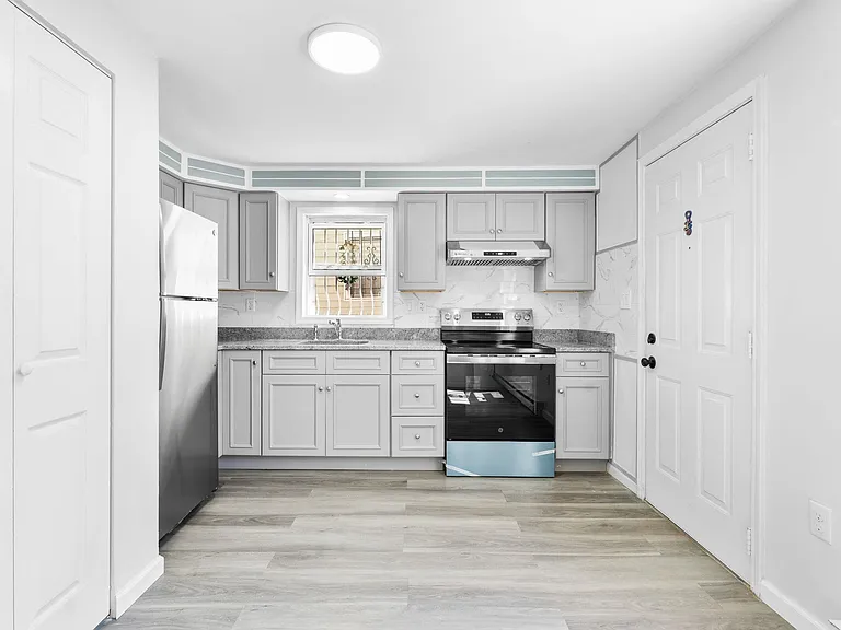 466 Pacific Ave — Photo 10