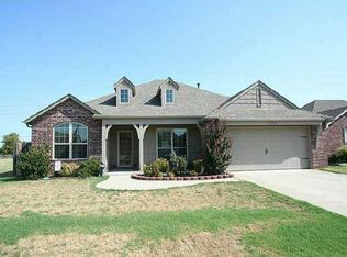 2004 E Queens St, Broken Arrow, OK 74012