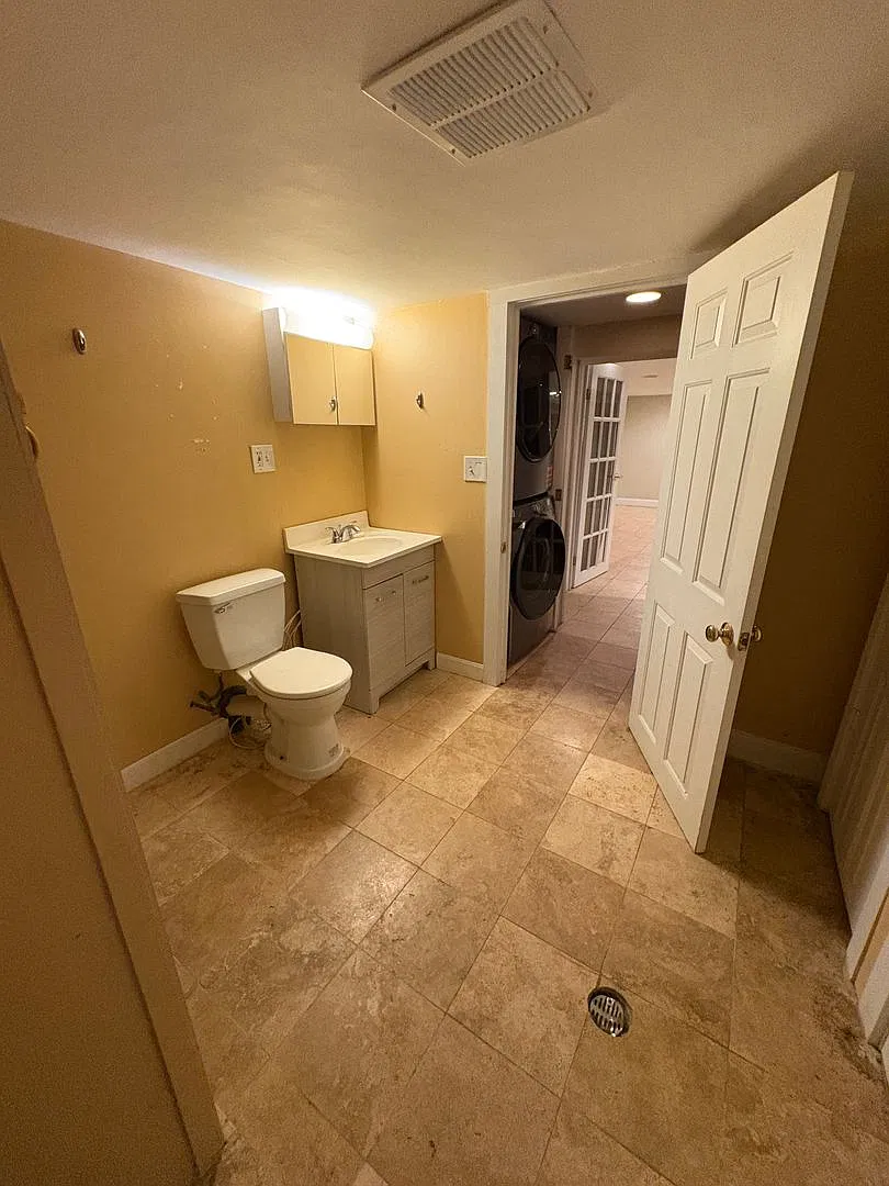 Charming 5 Bedroom — Photo 4