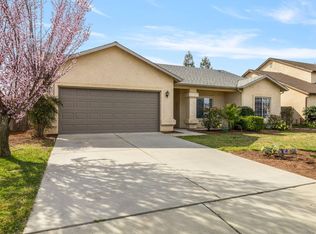572 W Sunset St, Kingsburg, CA 93631