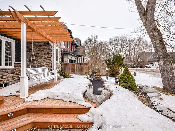 3rd image of 684 Park Rd