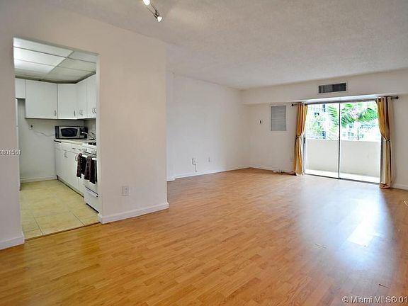 Living/ dining area