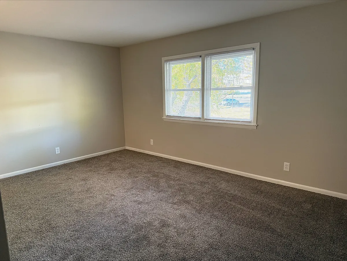 Spacious Bedroom - The Knob