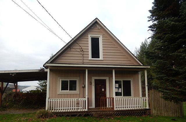 1st image of 218 Emery Ave N