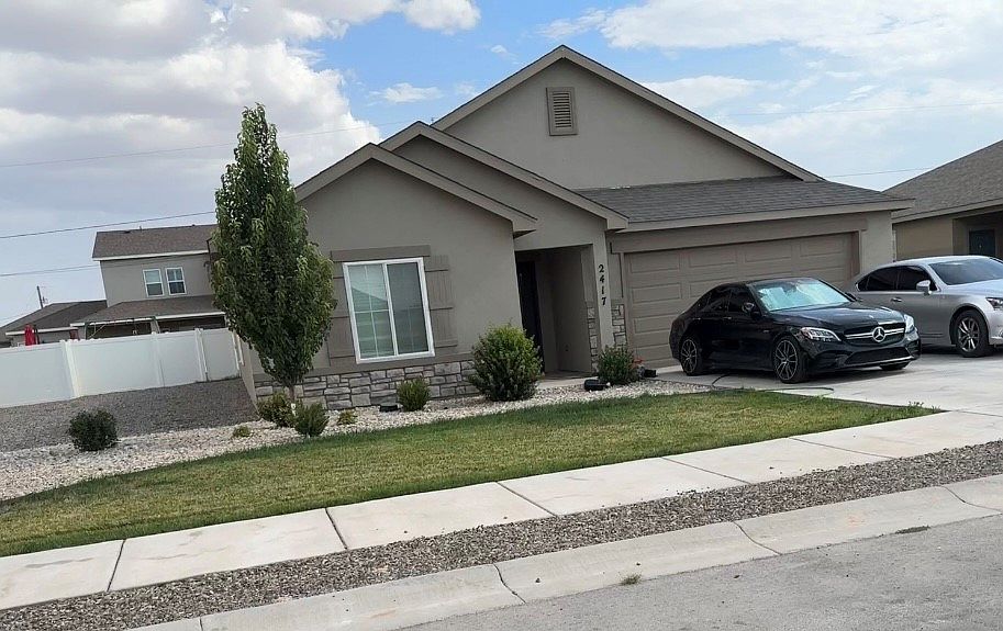 1st image of 2417 Briscoe Ave