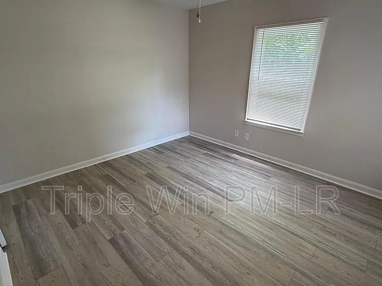 2205 S Martin St — Photo 9