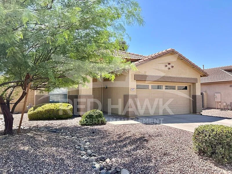 4 bed, 2.0 bath, 1656 sqft, $2,095 — Photo 2