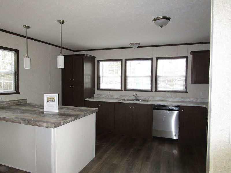 1st image of 410 Lazy Creek Way