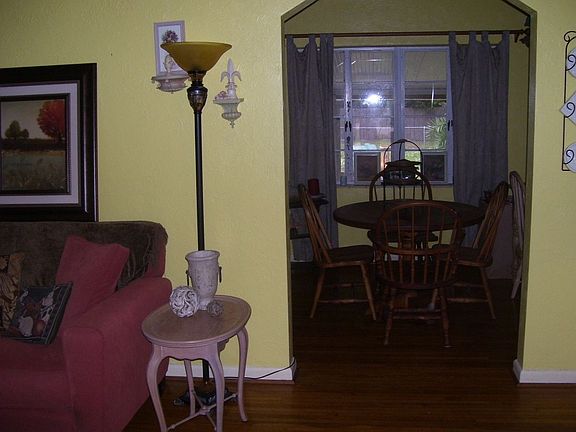 5th image of 425 35th Ave NE