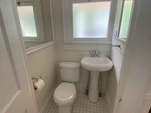 4th image of 2225 Bellfield Ave