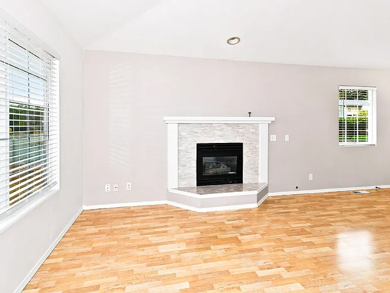 15679 170th Dr SE — Photo 3