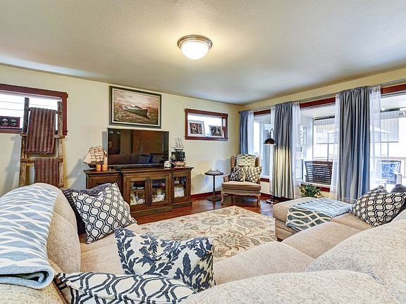 5th image of 7412 288th St NW
