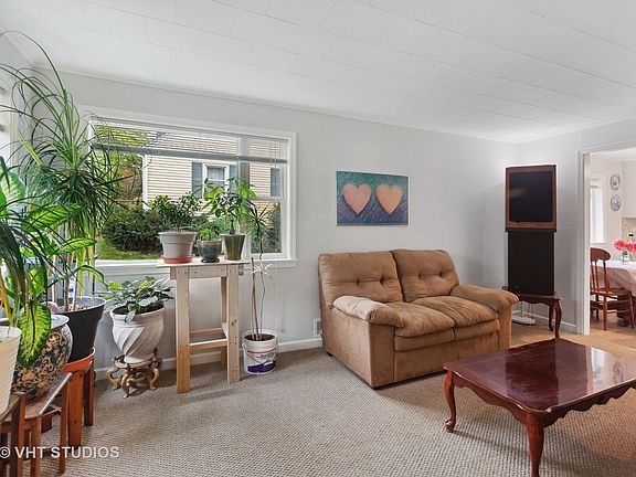 4th image of 36 N Park St