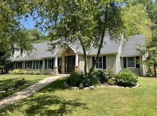 285 Mielke Ln, Williams Bay, WI 53191