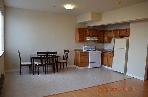 4th image of 426A 32nd Ave