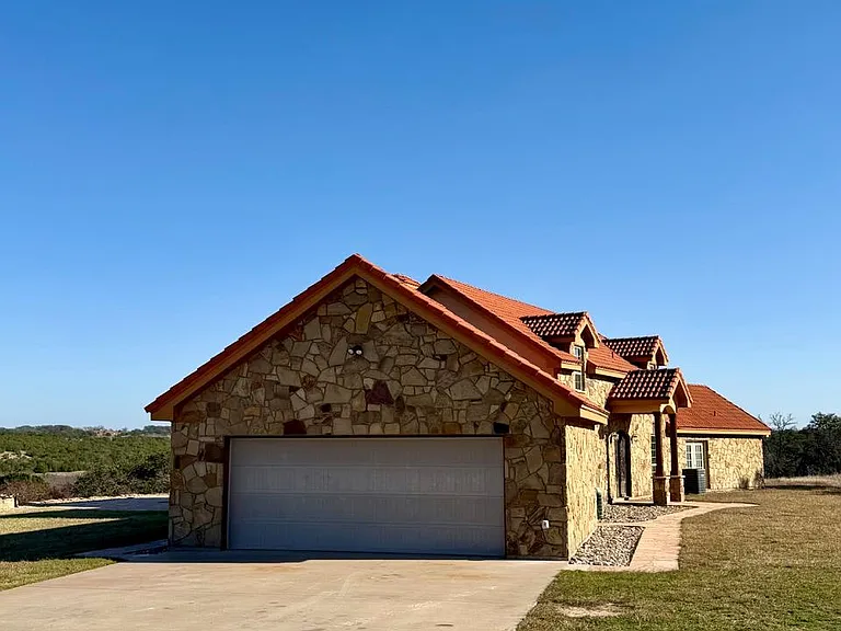 8256 S US Highway 183 — Photo 4