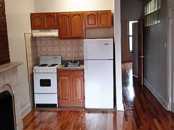 5th image of 376 Grand Ave #2