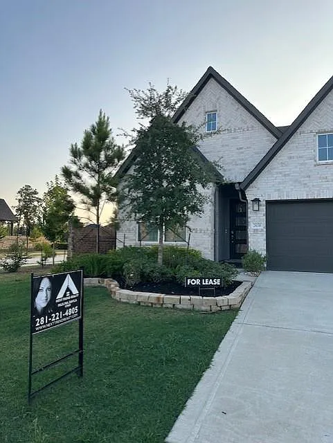 4 bed, 3.5 bath, $3,200 — Photo 2