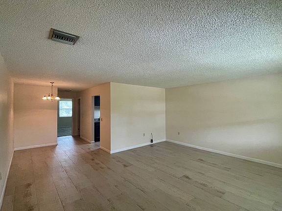 5th image of 604 SW 35th St APT 10