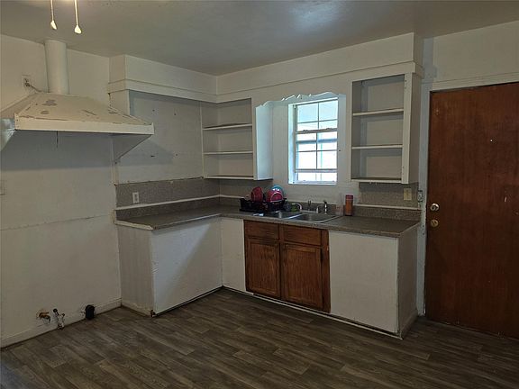 4th image of 505 Teague St