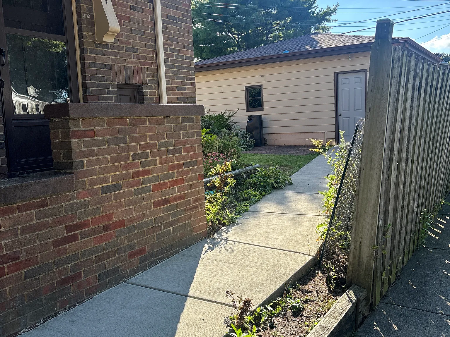 2 bed, 900 sqft, $1,300 — Photo 3