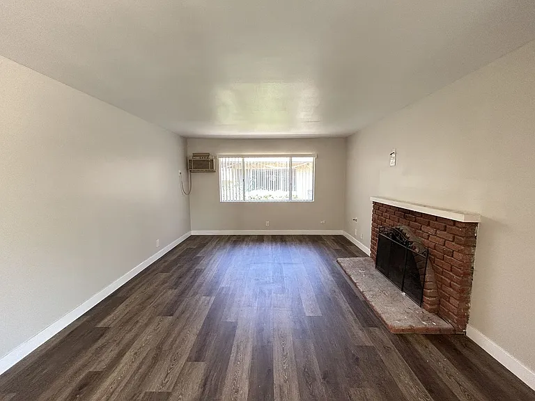 560 E Erna Ave — Photo 4
