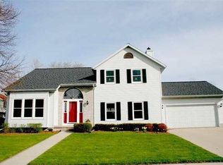 916 Thomas Dr, Sun Prairie, WI 53590