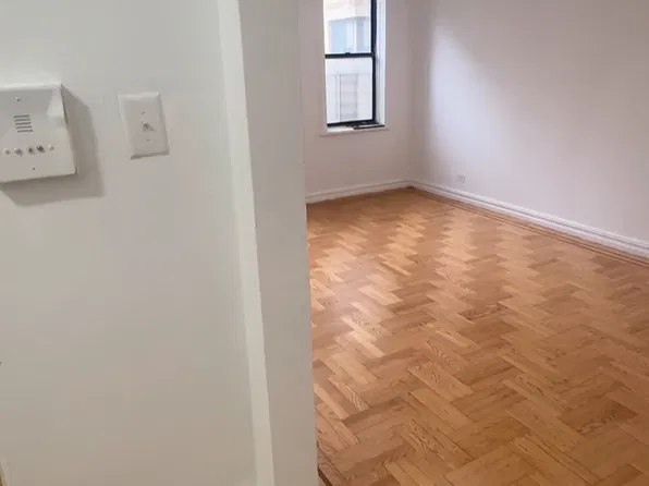 (undisclosed Address), Bronx, NY 10468