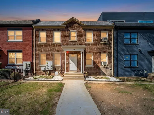 220 21st St NE, Washington, DC 20002