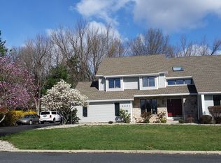 3801 Crest View Dr, Allentown, PA 18103