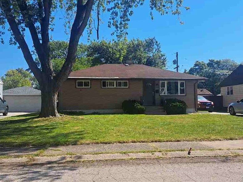 1st image of 15427 Cherry St
