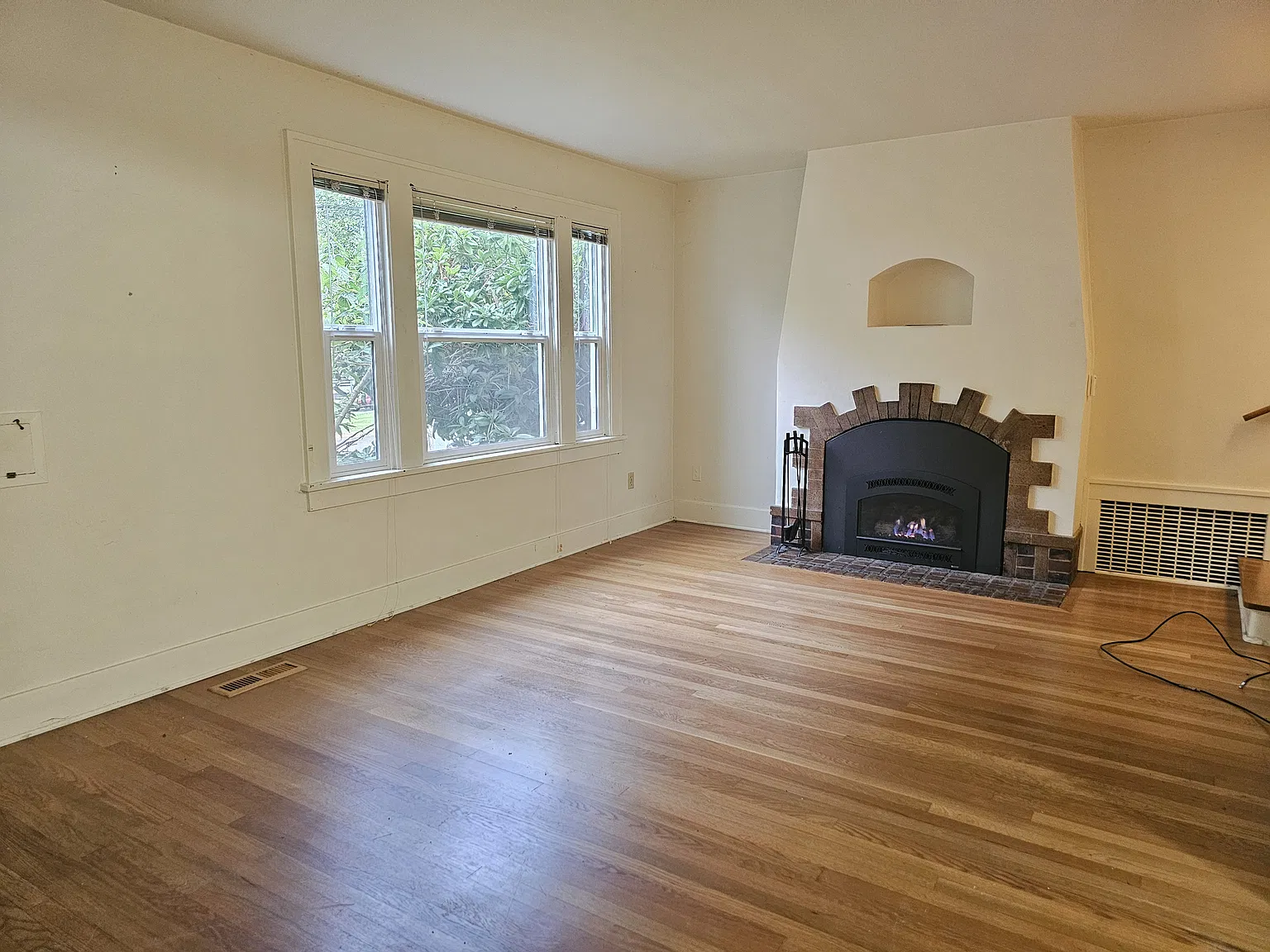 2 bed, 1000 sqft, $1,895 — Photo 3