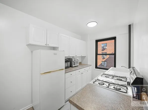 266 East Broadway image 13 of 27