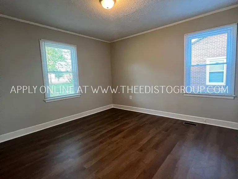 1161 Chestnut St — Photo 12