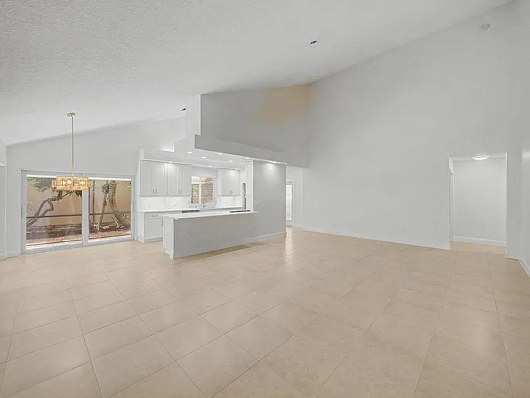 303 Leeward Dr — Photo 12