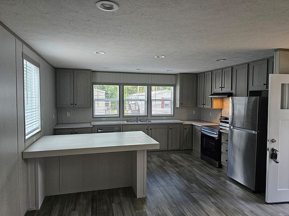 3rd image of 9380 103rd St #58