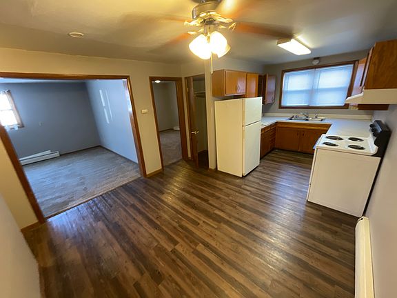 3rd image of 221 5th St S APT 4