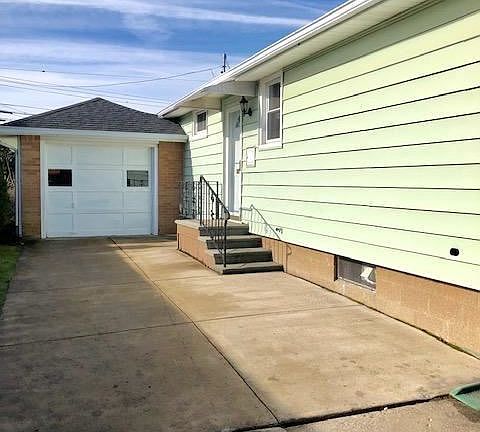 3rd image of 55 Alden Ave