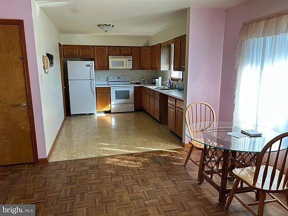 4th image of 74 Sylmar Rd