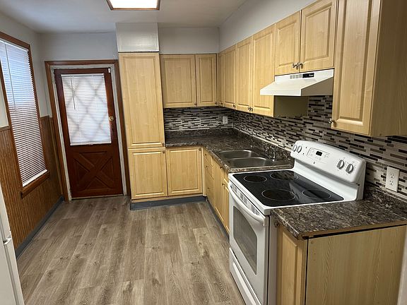 4th image of 2441 E Somerset St