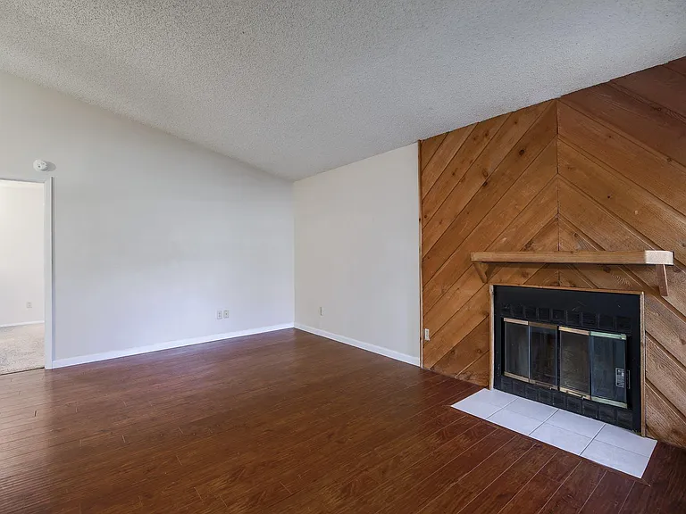 4407 Limewood Ct #B — Photo 5