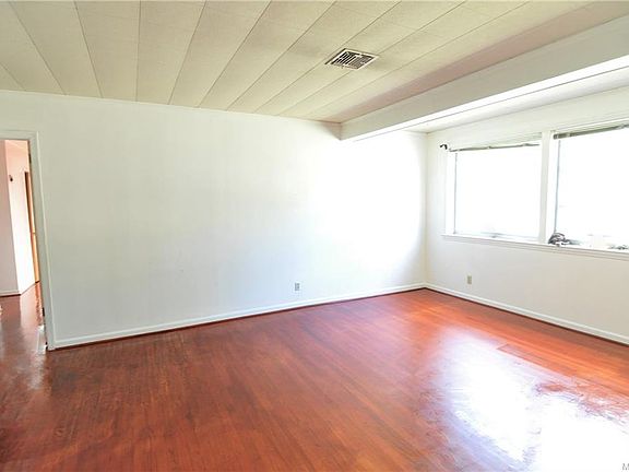 4th image of 1202 Buckingham Dr