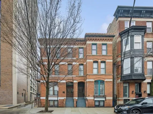 213 W Wisconsin St APT 2, Chicago, IL 60614