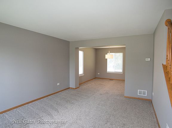 4th image of 689 Blackhawk Ln