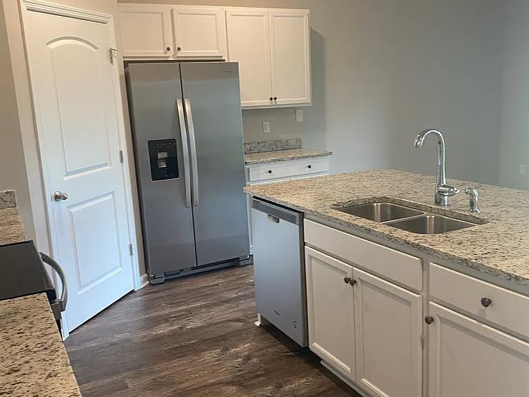 121 Rolling Green Dr — Photo 6