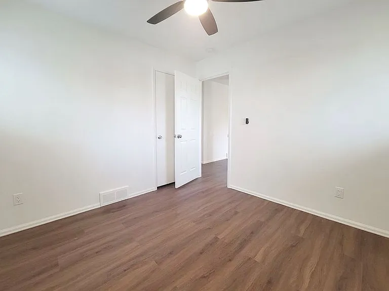 1421 Kendall Dr — Photo 6