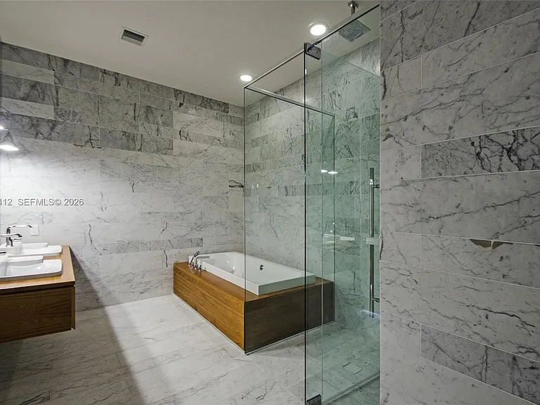 2669 S Bayshore Dr #702 — Photo 12