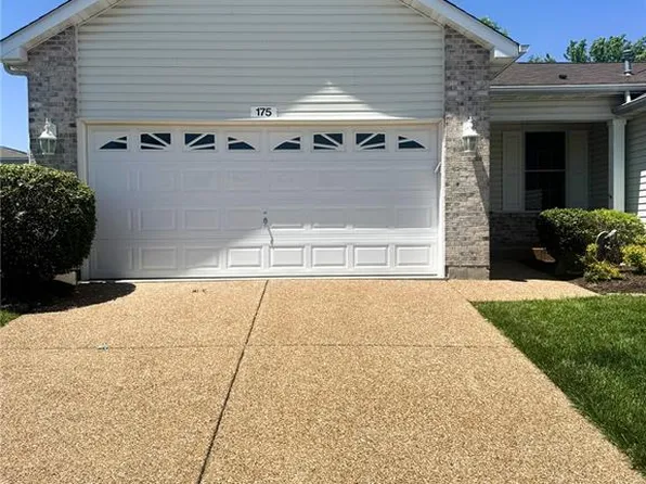 175 Silo View Dr #393B, Wentzville, MO 63385