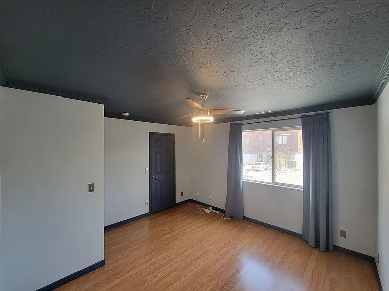 260 N Bliss Ct — Photo 12