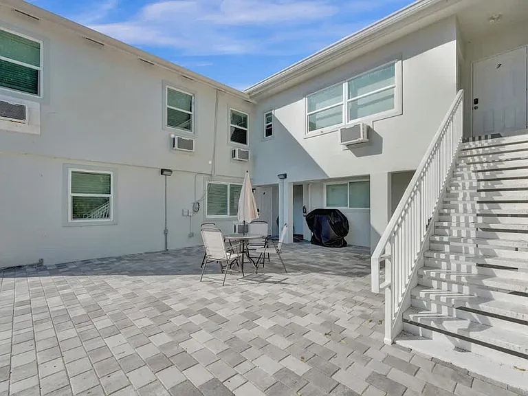 906 N Riverside Dr #ID1504065P — Photo 15